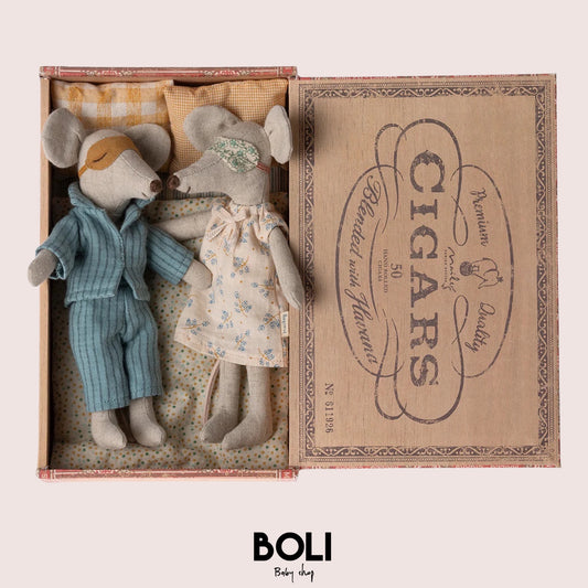 Mum & Dad in Cigar Box