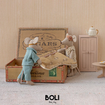 Mum & Dad in Cigar Box