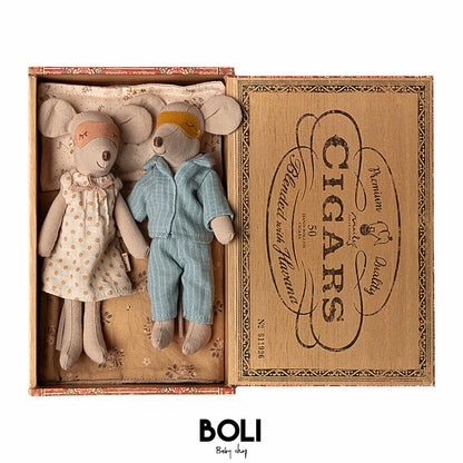 Mum & Dad in Cigar Box