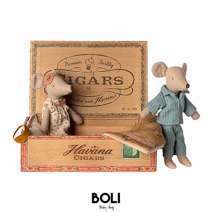 Mum & Dad in Cigar Box