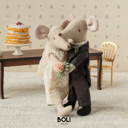 Wedding mice couple in box, Mum and Dad