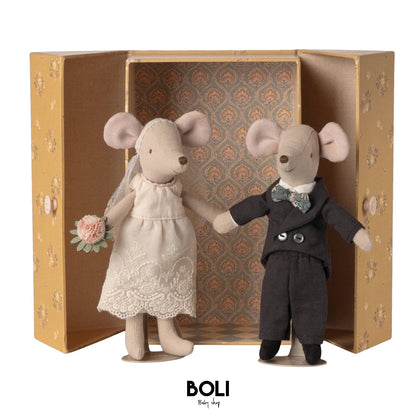 Wedding mice couple in box, Mum and Dad