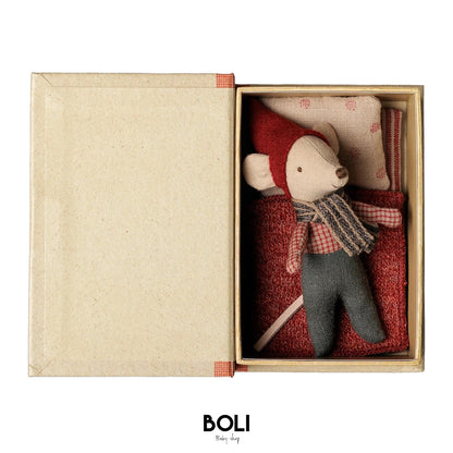 Christmas mouse, Baby in book
